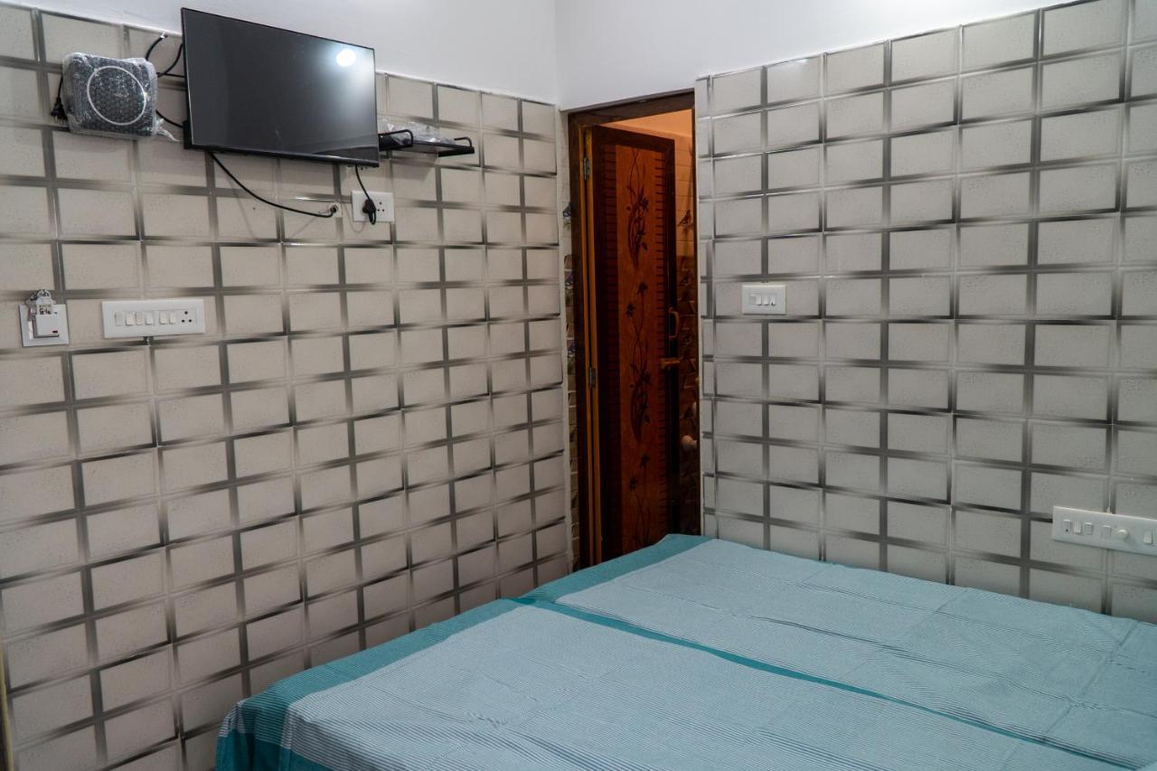 Lakshmi Paradise Lodge A/C โปลลาชี ภายนอก รูปภาพ