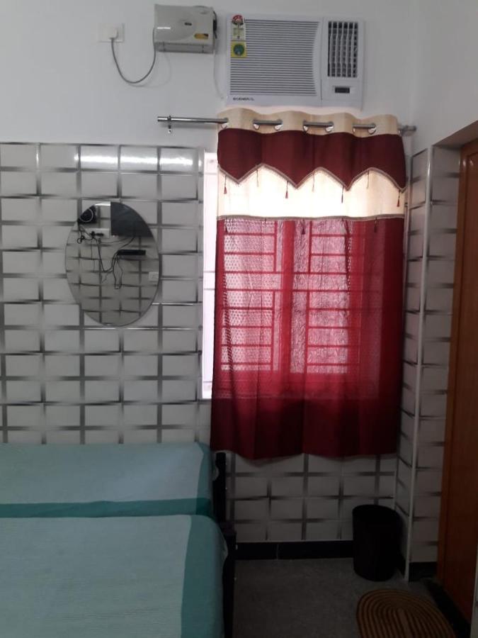 Lakshmi Paradise Lodge A/C โปลลาชี ภายนอก รูปภาพ