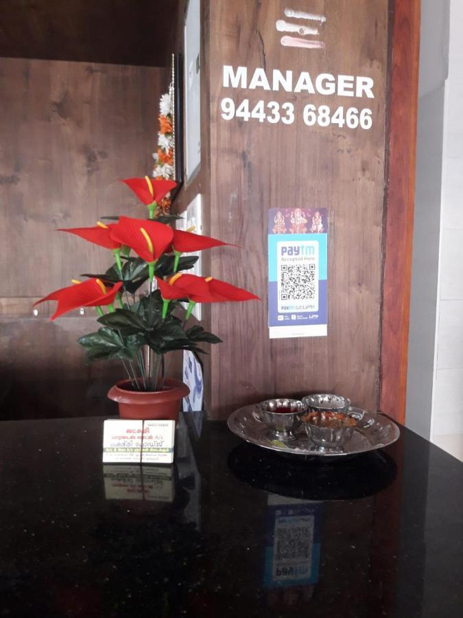 Lakshmi Paradise Lodge A/C โปลลาชี ภายนอก รูปภาพ